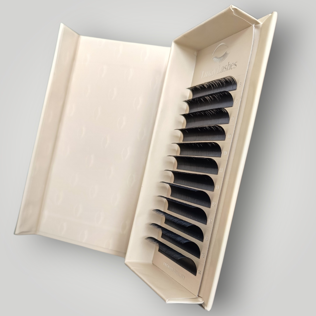 Zestaw startowy do przedłużania rzęs LuxayLashes - ujęcie produktów premium do stylizacji rzęs
